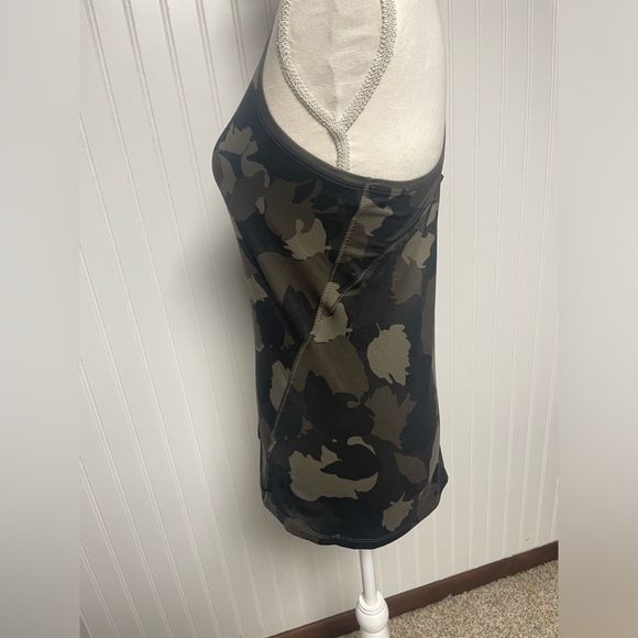 Athleta Camouflage Racerback Keyhole Tank Top Womens Small - Picture 3 of 9